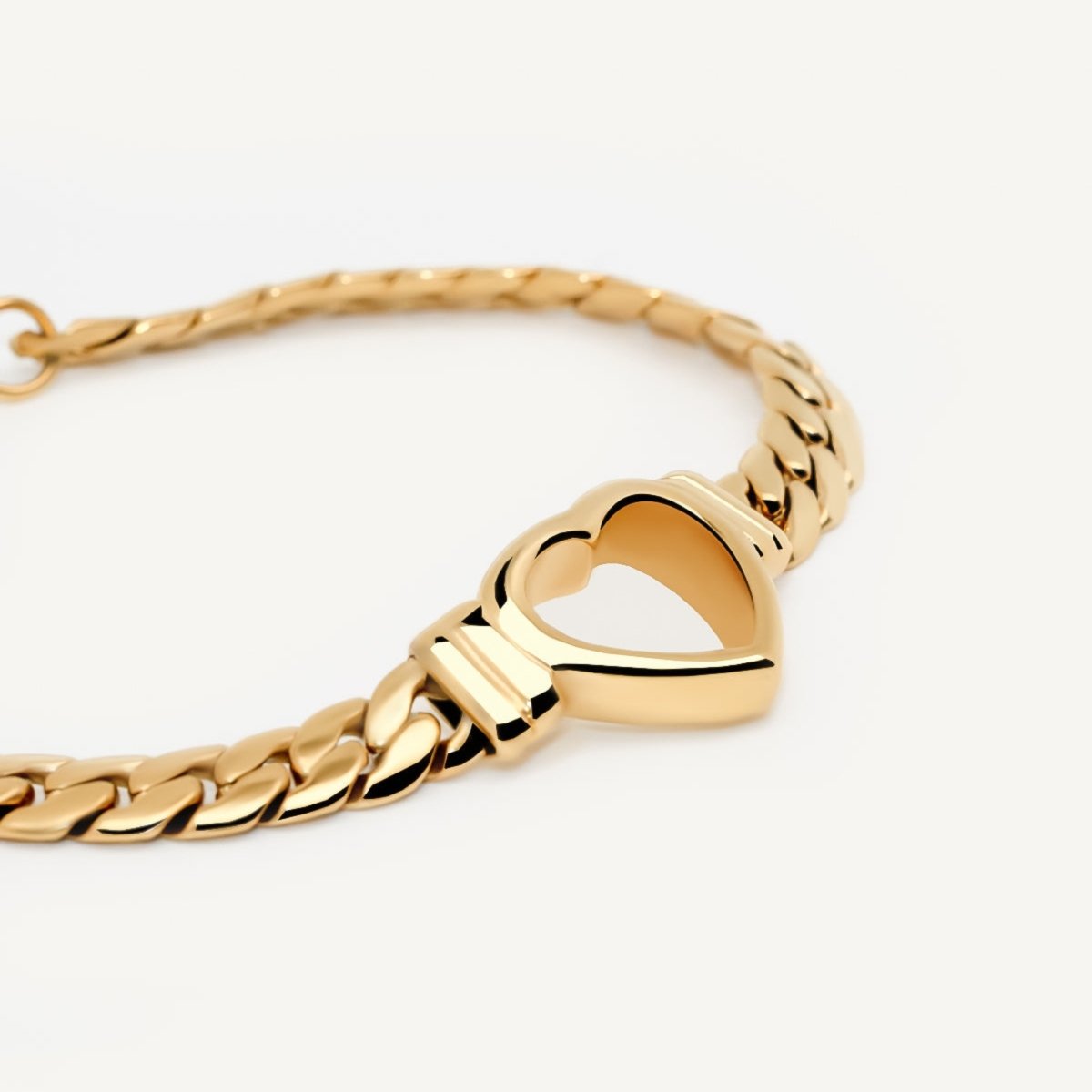 Pulseira Pingente de Coração Minimal Banhada em Ouro 18K