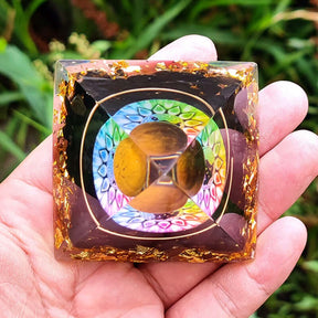 Pirâmide Orgonite Energética 7 Chakras