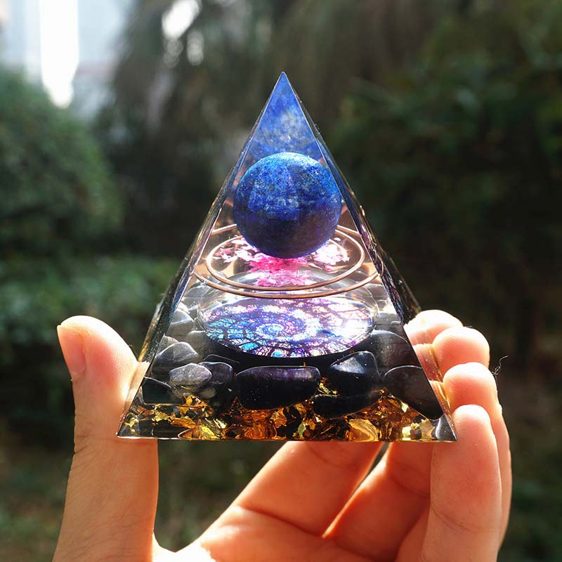 Pirâmide orgonite de lápis lazúli e obsidiana negra mandala azul